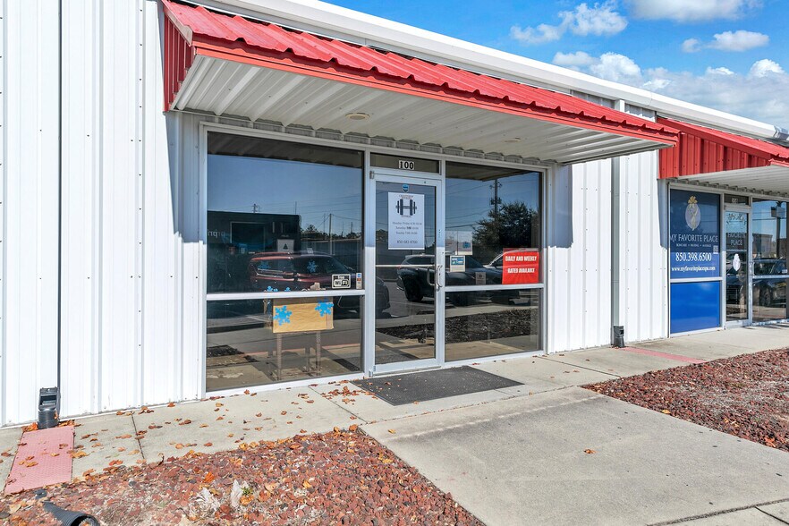 More Photos Of 2500 S Ferdon Blvd, Crestview Storefront For Lease