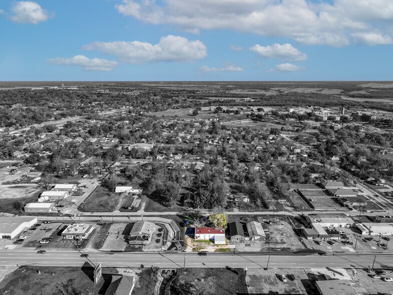 More Photos Of 719 E Moore Ave, Terrell Warehouse For Sale