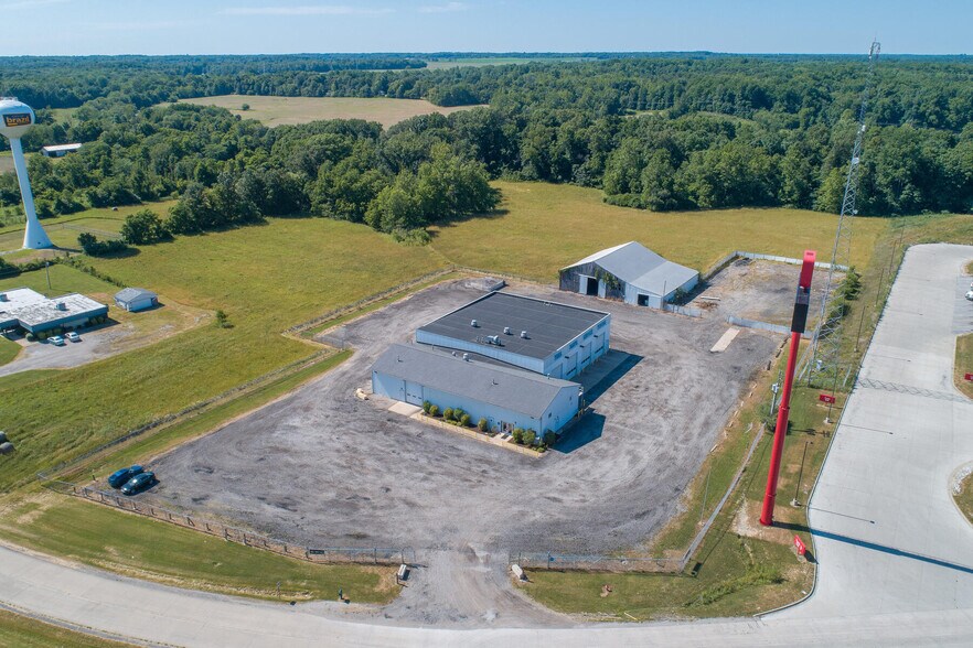 More Photos Of 1116 W County Road 450 N, Brazil Truck Terminal For Lease