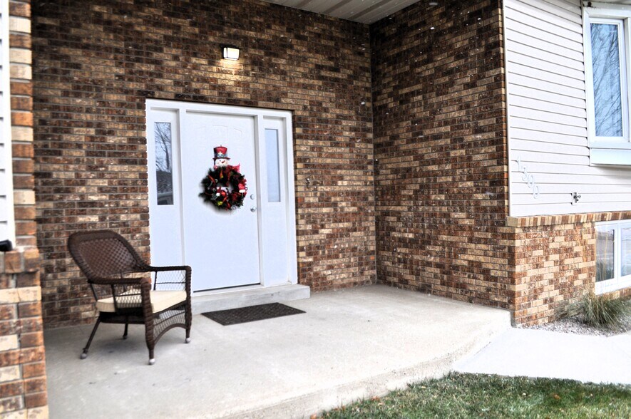 More Photos Of 1300 Crestfield Ave, Bismarck Apartments For Sale