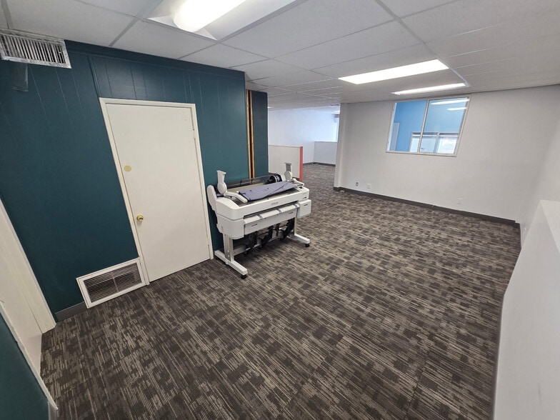 More Photos Of 6854 Foothill Blvd, Tujunga Freestanding For Lease