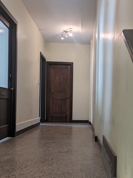 More Photos Of 125 N 4th St, Lafayette Office For Lease