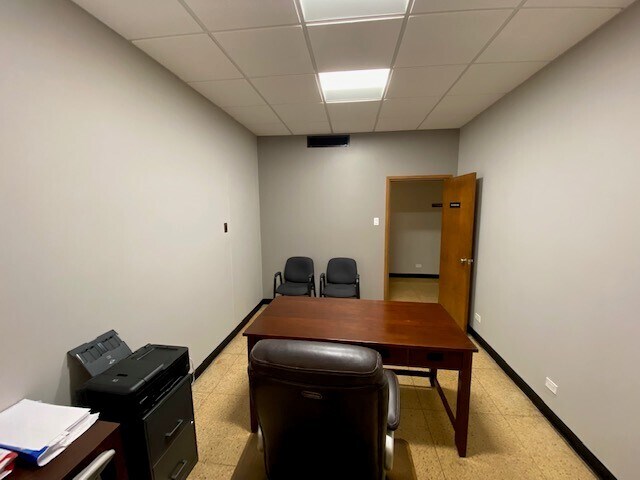 More Photos Of 9100 W Plainfield Rd, Brookfield Warehouse For Lease