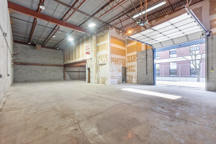 More Photos Of 403-409 Rue Saint-Roch, Montréal Warehouse For Lease