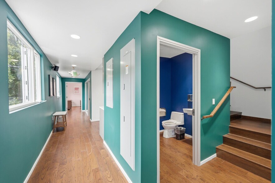 More Photos Of 1674 Corinth Ave, Los Angeles Office For Sale