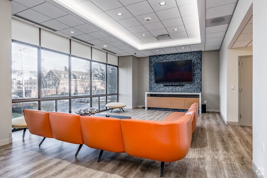 More Photos Of 4400 East-West Hwy, Bethesda Apartments For Lease