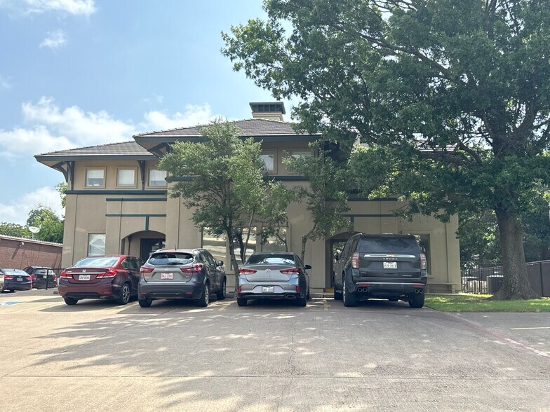 Primary Photo Of 421 N Sam Rayburn Fwy, Sherman Medical For Lease