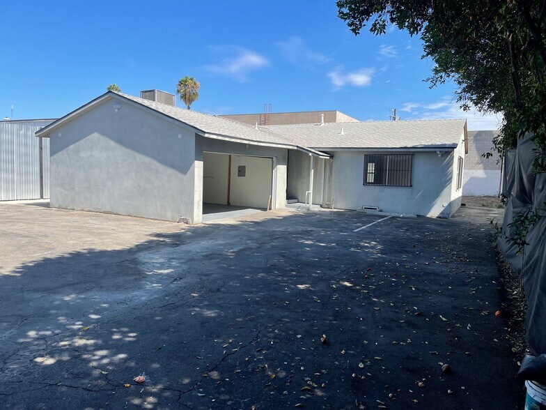 More Photos Of 16123 Wyandotte St, Van Nuys Service For Lease