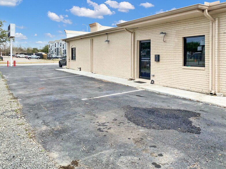 More Photos Of 7640 Bellfort St, Houston Freestanding For Lease