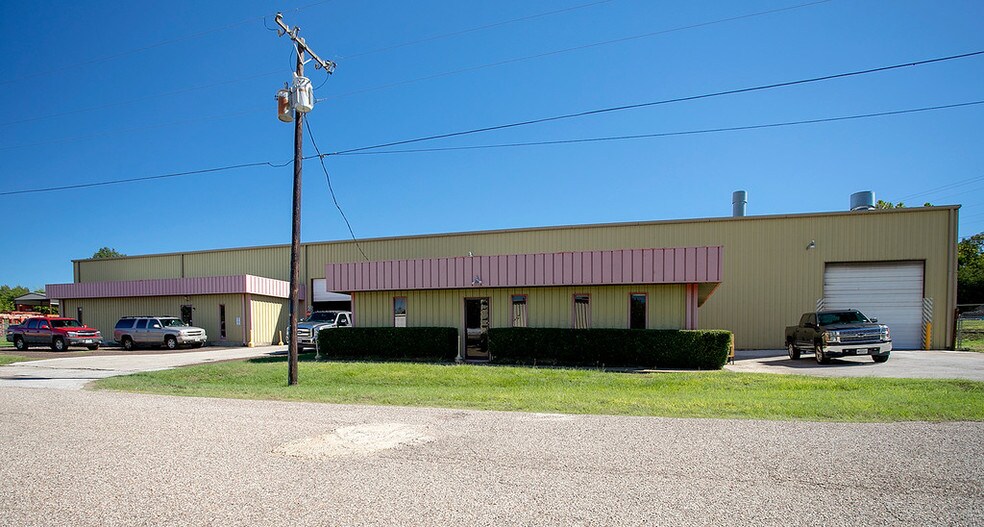 More Photos Of 6031 Fm 2767, Tyler Warehouse For Lease