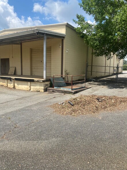 More Photos Of 3485 S Monroe St, Tallahassee Showroom For Lease