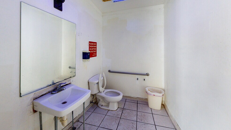 More Photos Of 27330 S Dixie Hwy, Homestead Storefront Retail Office For Sale