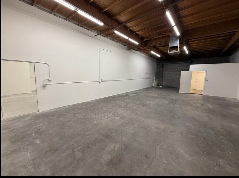 More Photos Of 2853-2855 S 44th St, Phoenix Warehouse For Lease