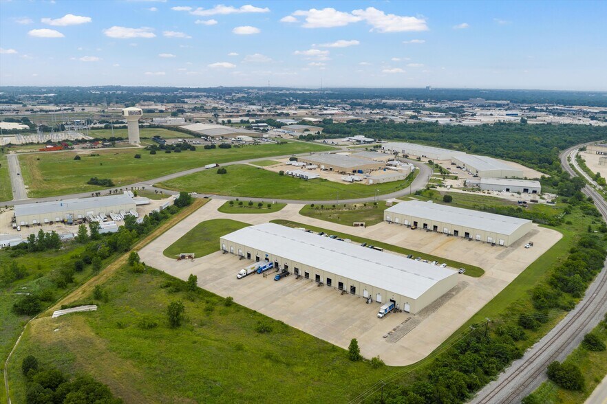 More Photos Of 1000 Schroeder Dr, Waco Warehouse For Lease