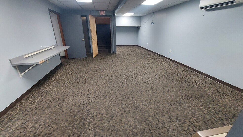 More Photos Of 581 W High St, Pottstown Service For Lease