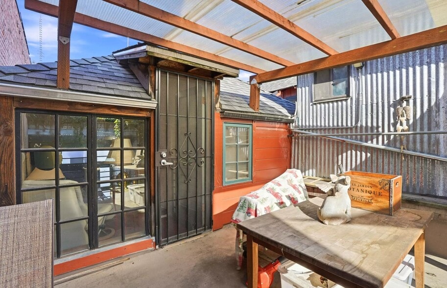 More Photos Of 733 Loring Ave, Crockett Apartments For Sale