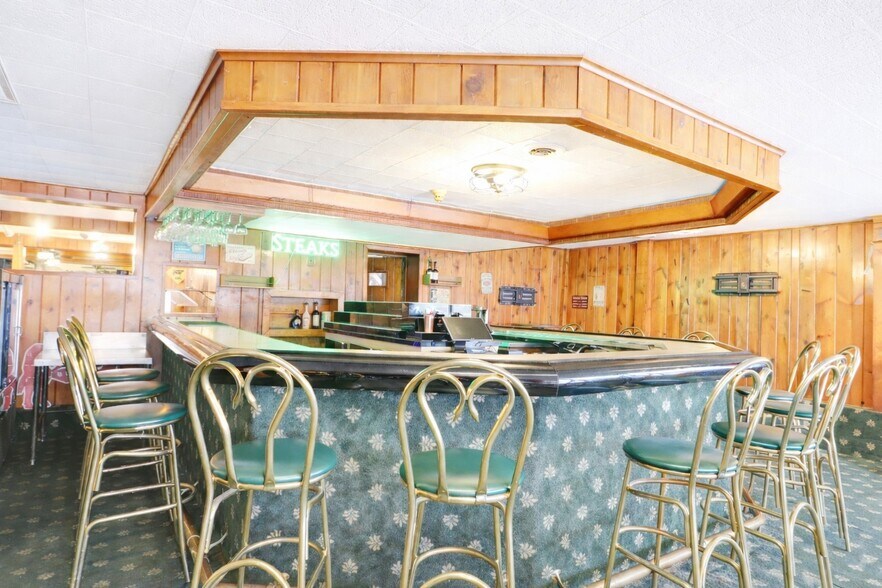 More Photos Of 369 Waterloo Geneva Rd, Waterloo Town Restaurant For Sale