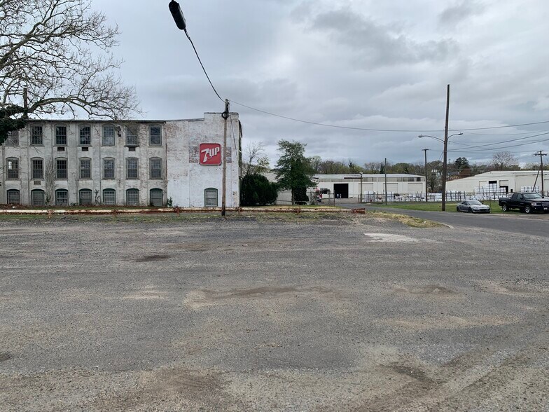More Photos Of 1 Glass St, Bridgeton Warehouse For Lease