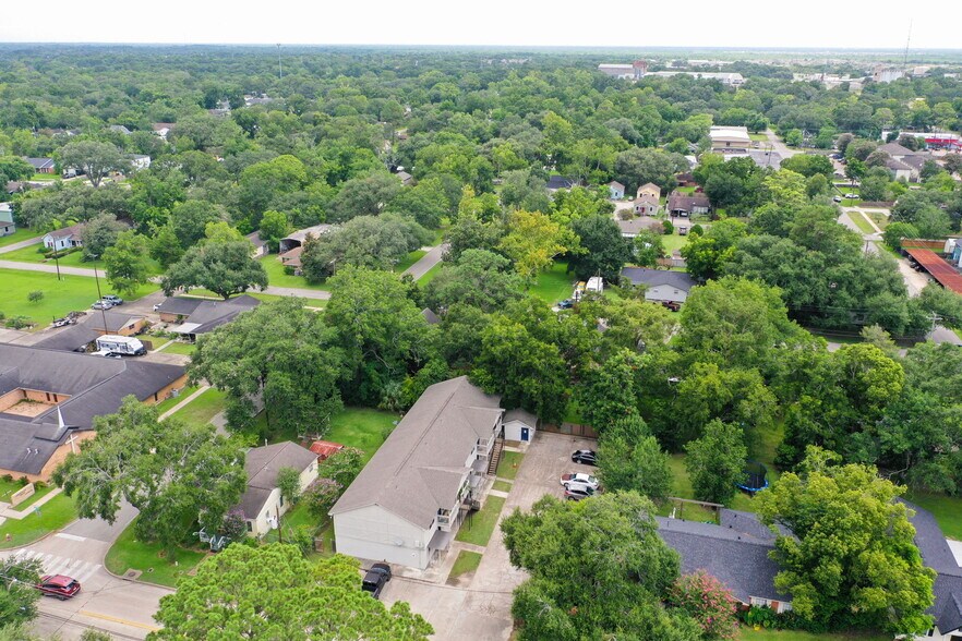 More Photos Of 1312 W Adoue St, Alvin Apartments For Sale