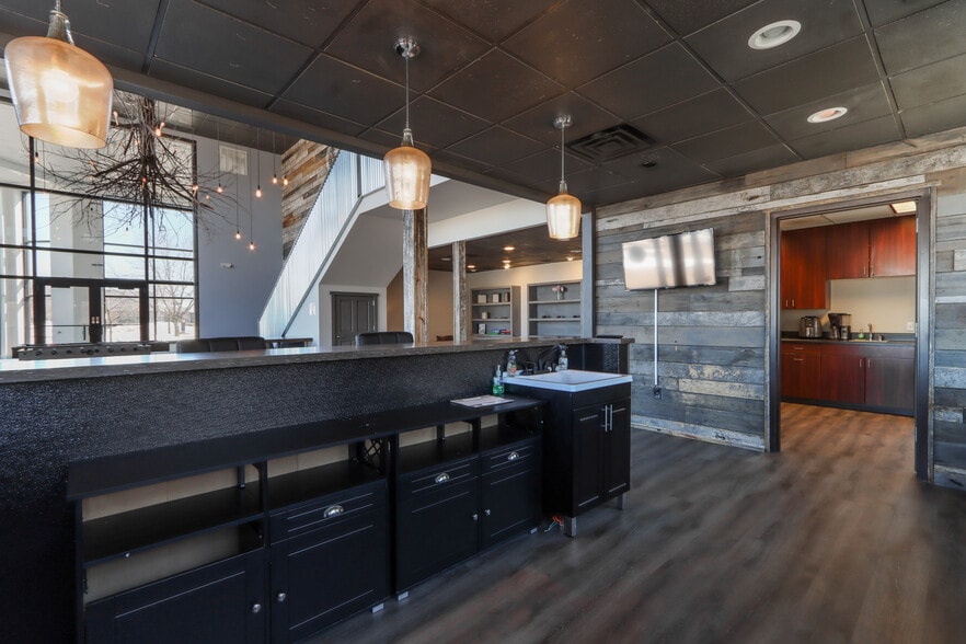 More Photos Of 1740 Park Ave, Plover Storefront Retail Office For Lease