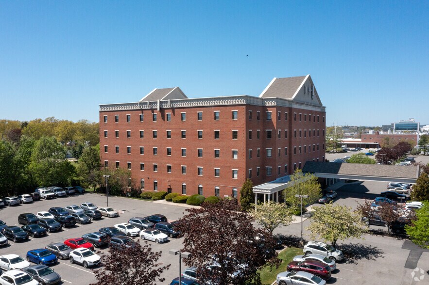 More Photos Of 377 Oak St, Garden City Office For Lease