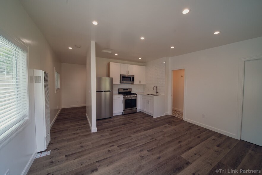 More Photos Of 435 Vernon St, Oakland Specialty For Sale