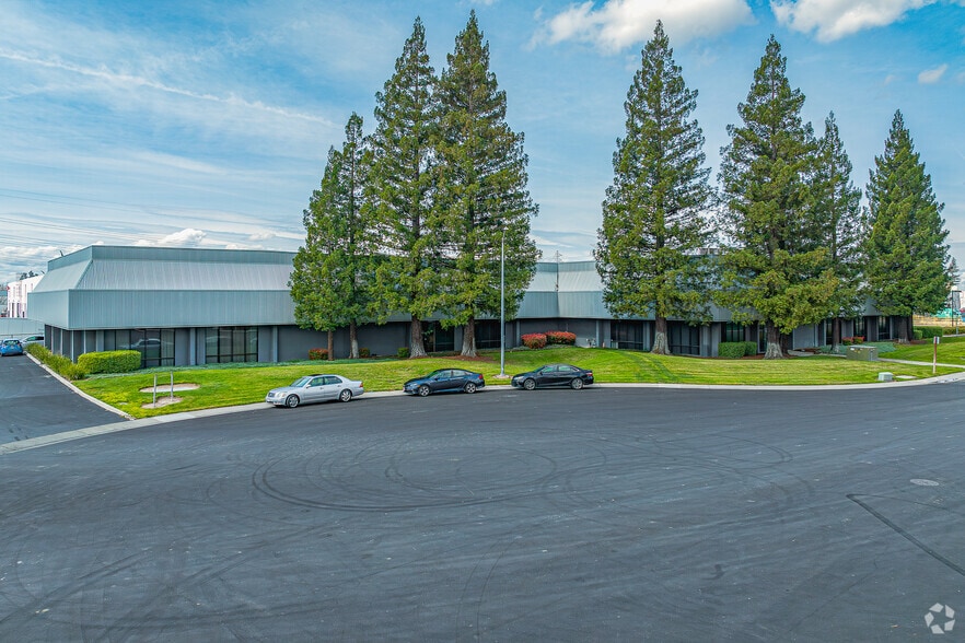 More Photos Of 4119 S Market Ct, Sacramento Unknown For Lease