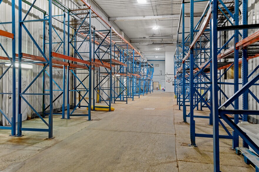 More Photos Of 4206 Mercantile Ave, Naples Distribution For Lease