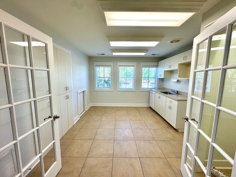 More Photos Of 277 Willbrook Blvd, Pawleys Island Office For Lease