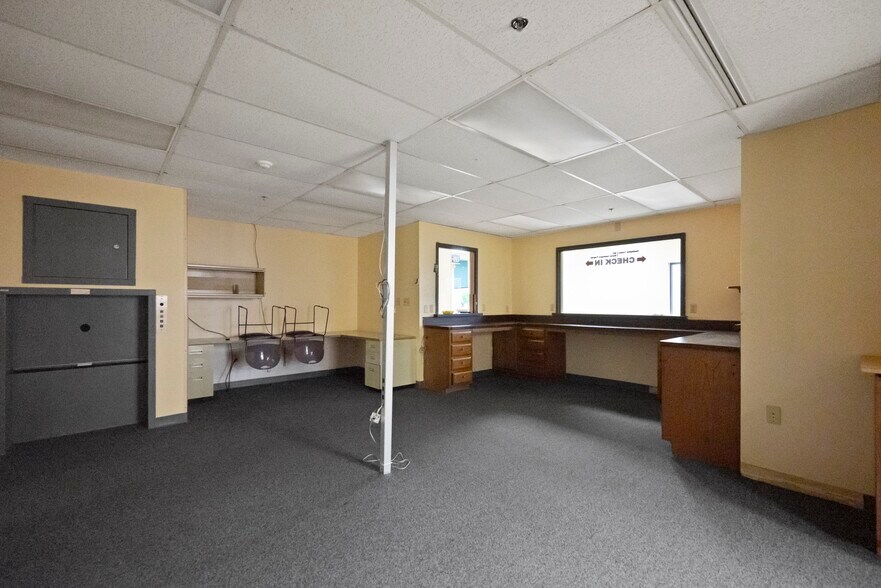 More Photos Of 1255 Engle St, Huntington Light Distribution For Sale