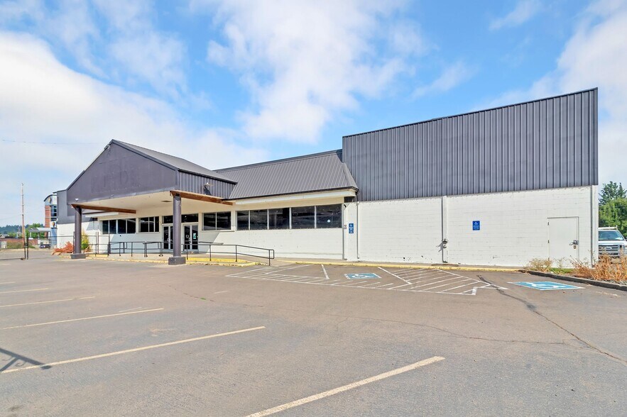 More Photos Of 350 Hickory St NW, Albany Garden Center For Lease