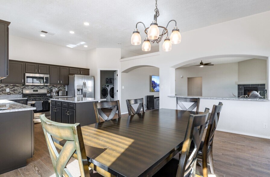More Photos Of 200 Aldaba Cir NE, Rio Rancho Flex For Sale