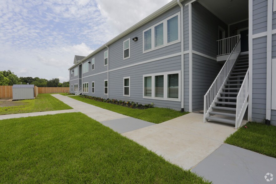 More Photos Of 2604 Avenue K, Bay City Apartments For Sale