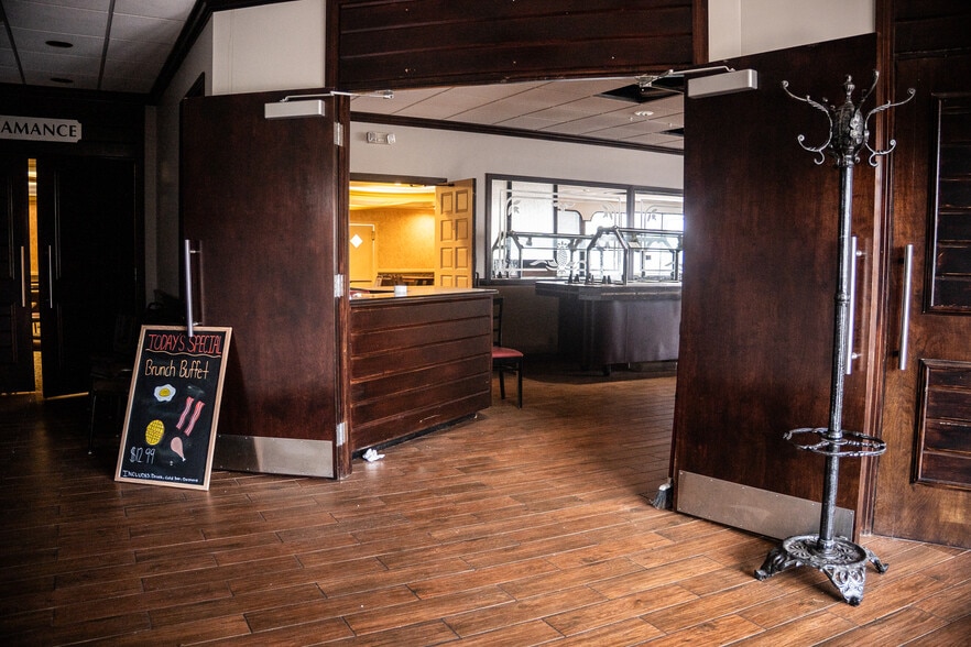 More Photos Of 2703 Ramada Rd, Burlington General Retail For Lease