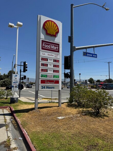 More Photos Of 2128 S Riverside Ave, Bloomington Service Station For Sale