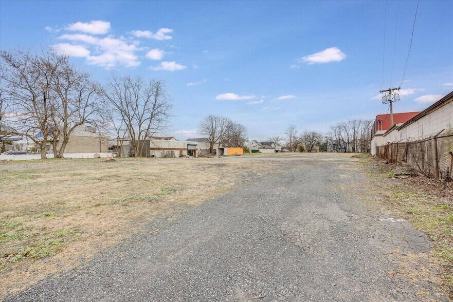 More Photos Of 16-20 Main Ave, Wallington Industrial For Sale