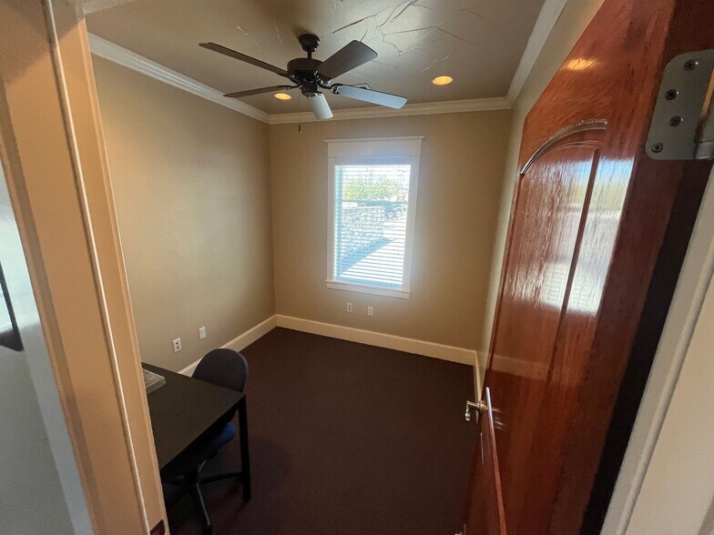 More Photos Of 310 W Main Ave, Round Rock Office For Sale