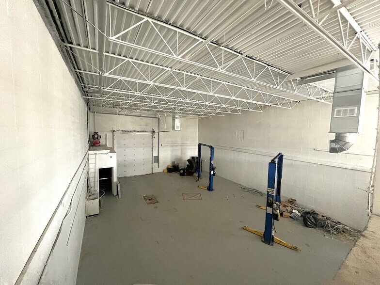 More Photos Of 1420 40th Ave NE, Calgary Warehouse For Sale