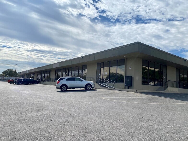 More Photos Of 8027-8058 Pinebrook Dr, San Antonio General Retail For Lease