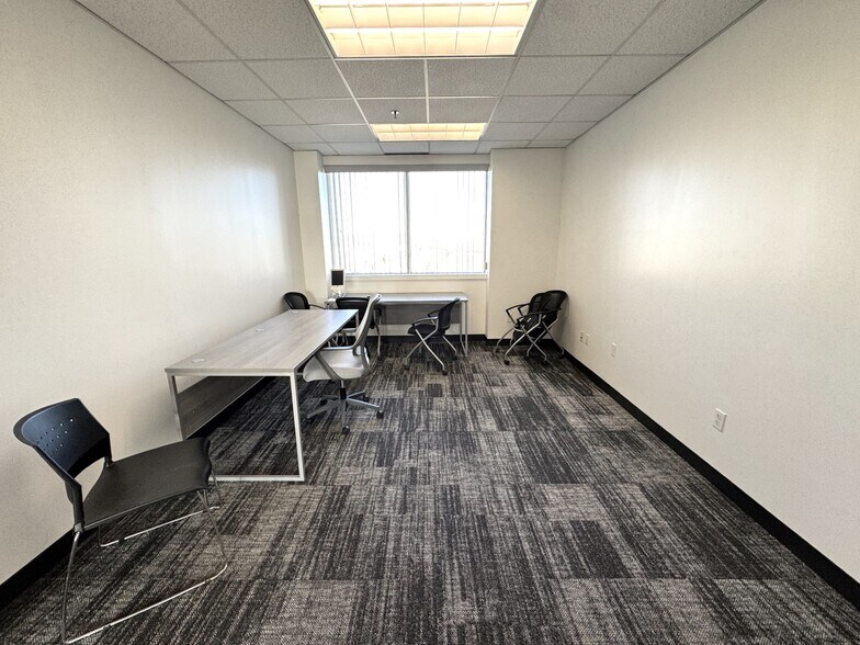 More Photos Of 4 Betty St, Everett Flex For Lease