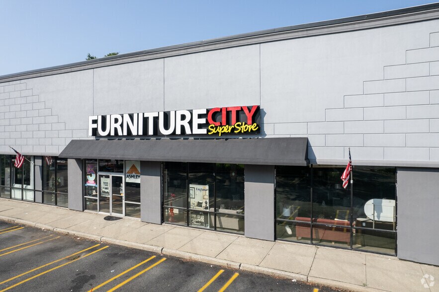 More Photos Of 557 N State Route 17 S, Paramus Freestanding For Lease