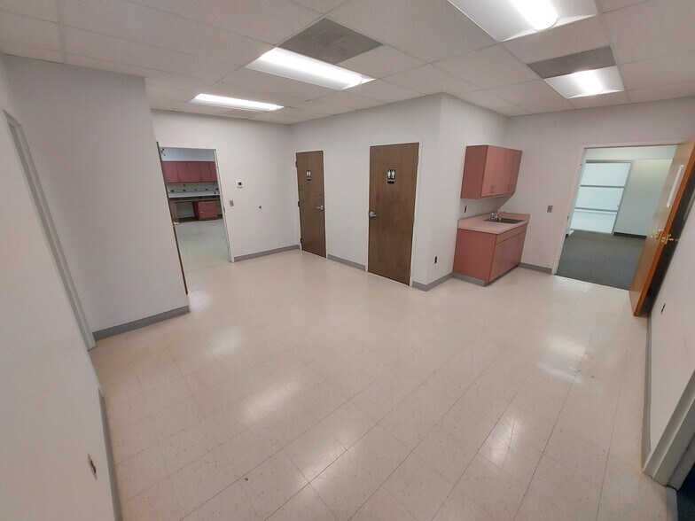 More Photos Of 625 Hutton St, Raleigh Showroom For Lease