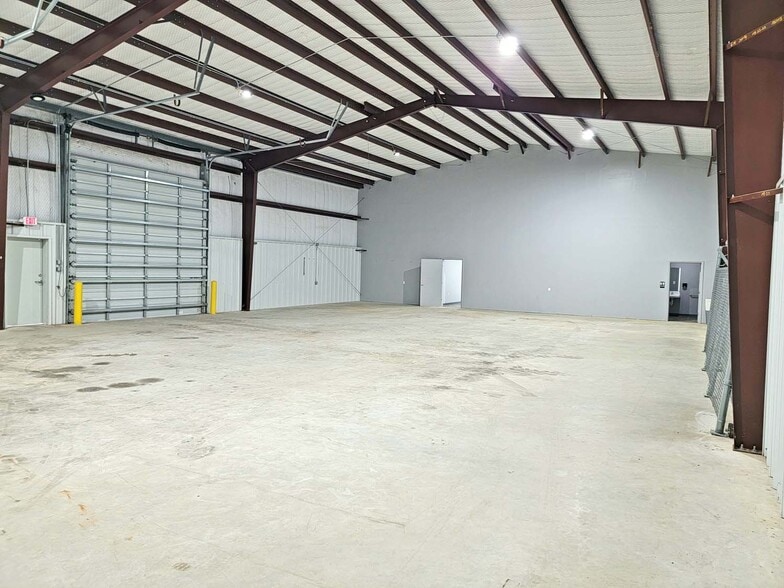 More Photos Of 8233 Leopard St, Corpus Christi Unknown For Lease