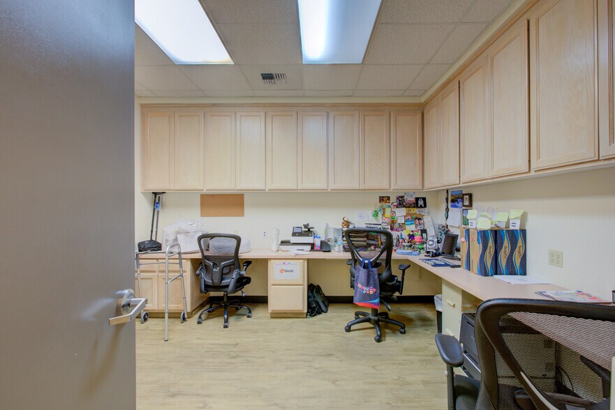 More Photos Of 2020 Colorado Ave, Turlock Office For Sale