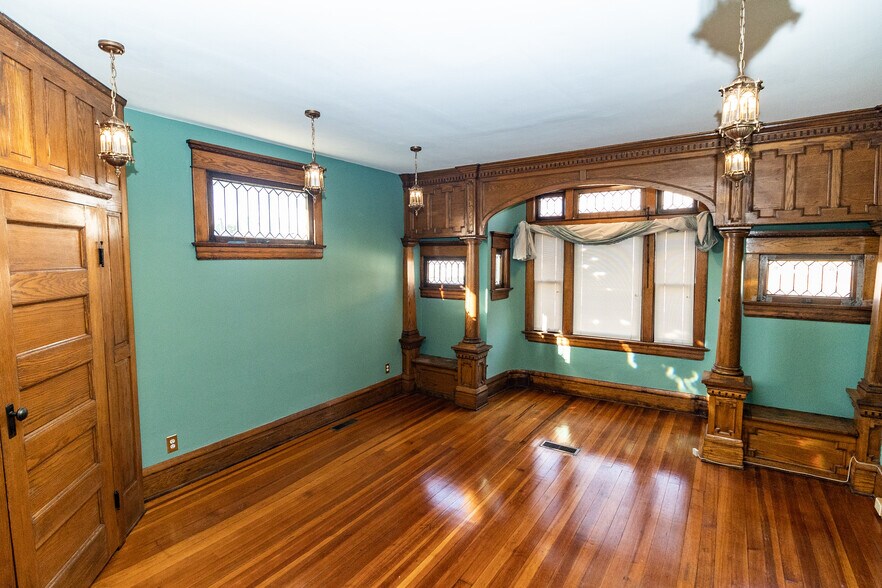 More Photos Of 126 W Church St, Newark Office Residential For Sale