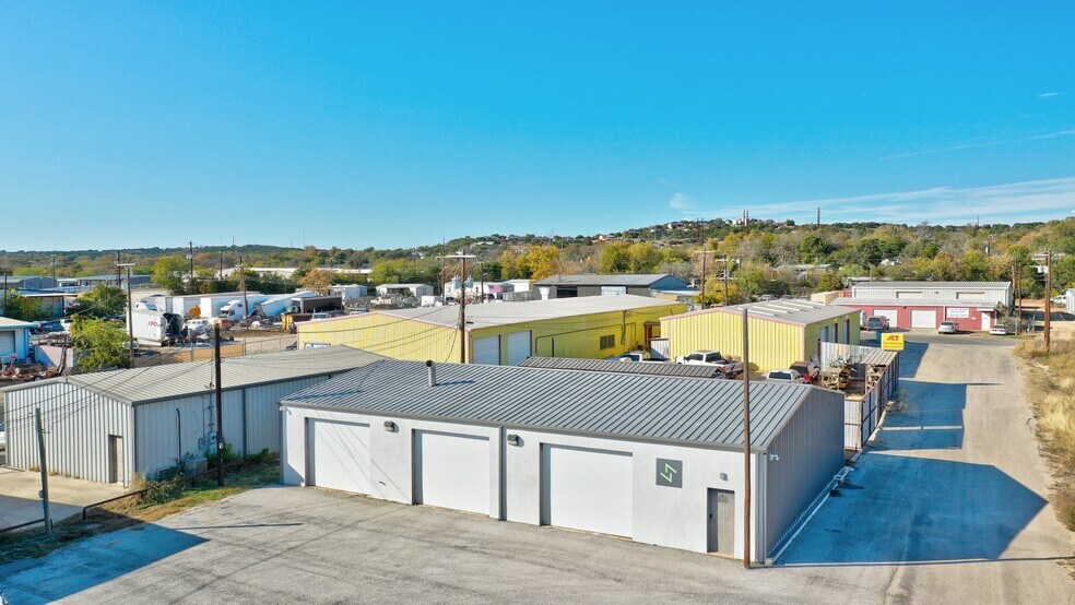 More Photos Of 110 Eds Way, Kerrville Service For Sale