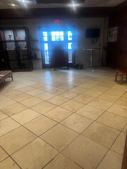 More Photos Of 910 Race St, Cincinnati Storefront Retail Office For Lease