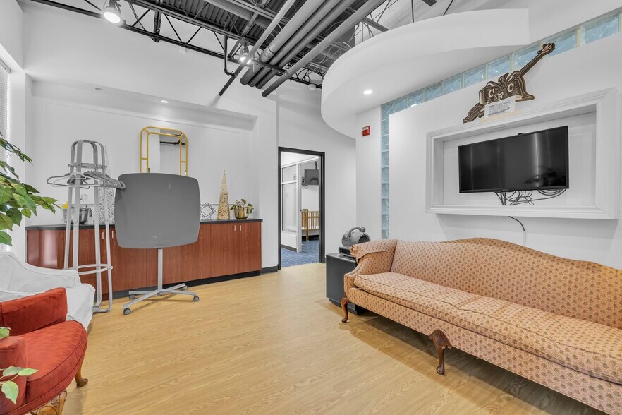 More Photos Of 459 Herndon Pky, Herndon Medical For Sale