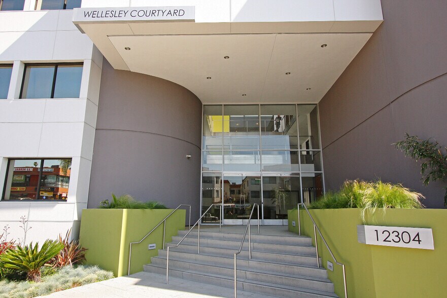 More Photos Of 12304 Santa Monica Blvd, Los Angeles Office For Sale