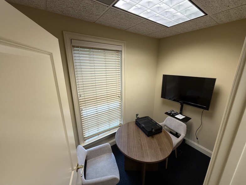 More Photos Of 3541 Habersham At Northlake, Tucker Office For Sale